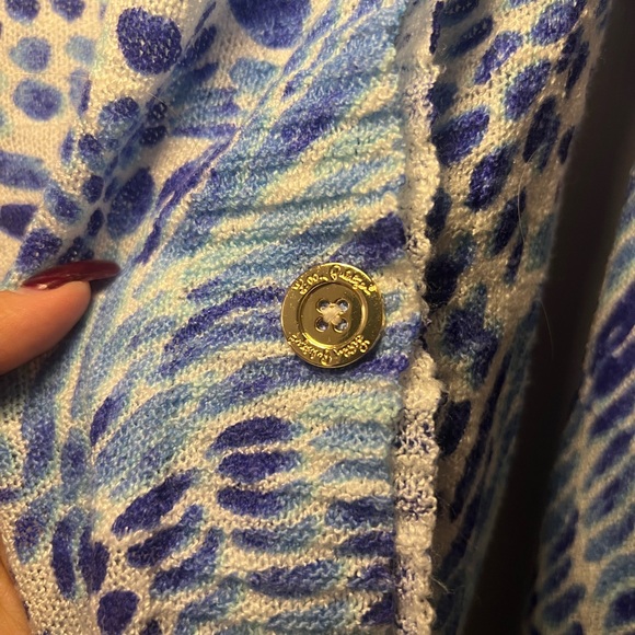 Lilly Pulitzer Blue and White Patterned Long Sleeve Top - Picture 4 of 6